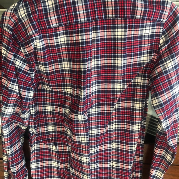 Vineyard Vines Tower Ridge Whale Shirt in Calypso Red. - Picture 3 of 3